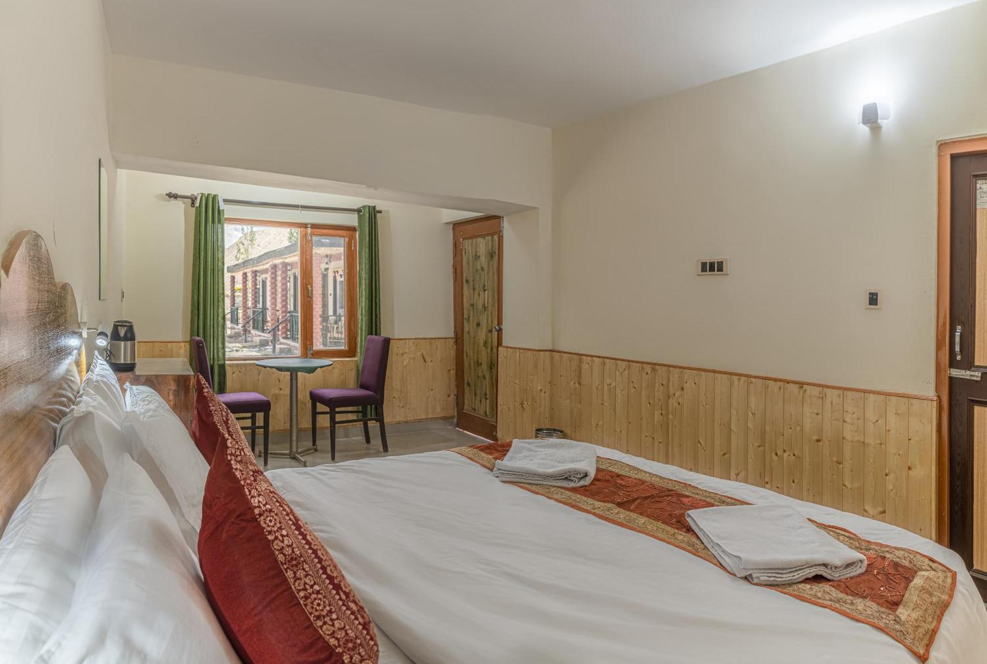 Echor Mud Huts Tabo, Spiti Valley Lodge *